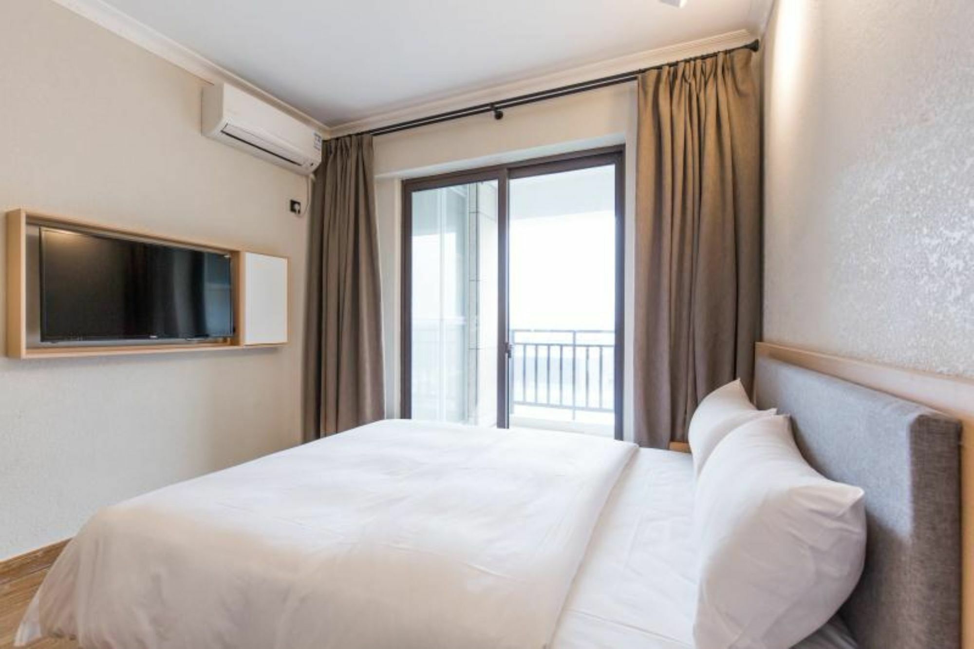 Cheng Jia Service Qi Bao Hua Lin Road *